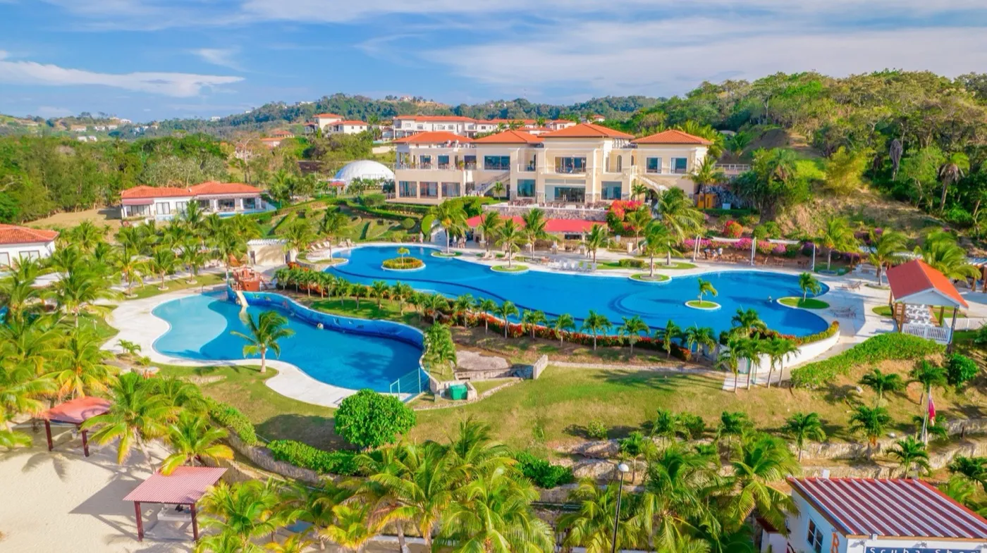 Pristine Bay en Roatán, uno de los lugares conectados a la residencia física.